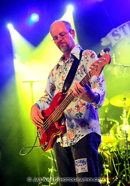 Kelly Willis bass player