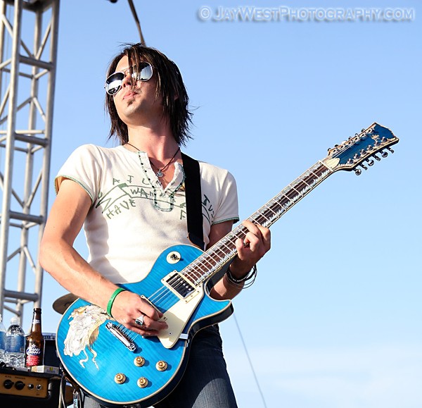 Zak Loy of Damesviolet