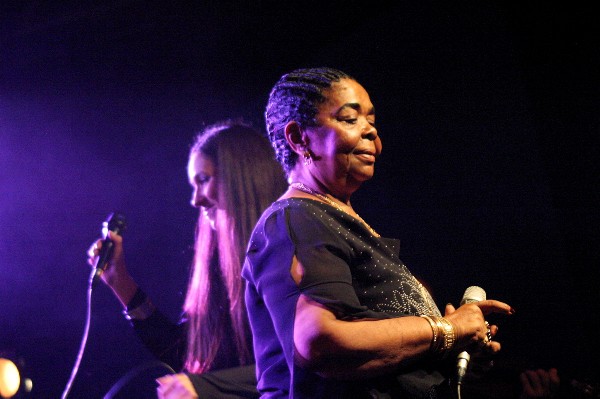 ladies sing / Cesaria Evora feat. Dorota Miskiewicz