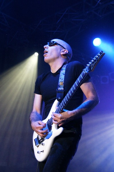 passion / Joe Satriani