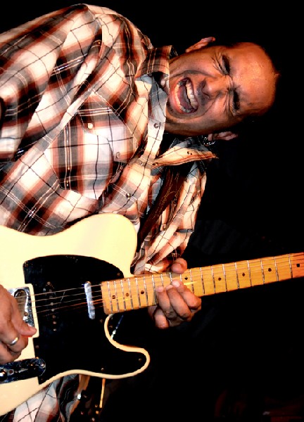 J.T. Coldfire at Nuno's