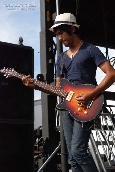 Meg and Dia For at The Vans Warped Tour.   August 11, 2007.