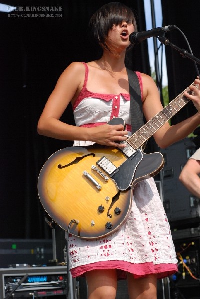 Meg and Dia For at The Vans Warped Tour.   August 11, 2007.