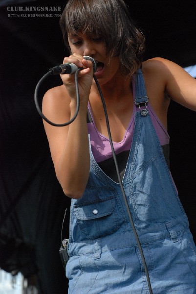 Meg and Dia For at The Vans Warped Tour.   August 11, 2007.