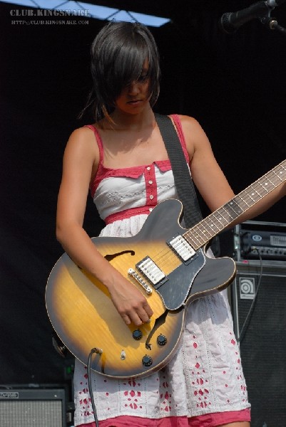 Meg and Dia For at The Vans Warped Tour.   August 11, 2007.