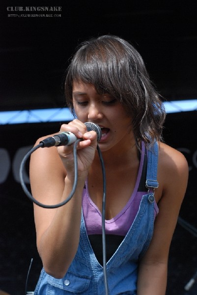 Meg and Dia For at The Vans Warped Tour.   August 11, 2007.