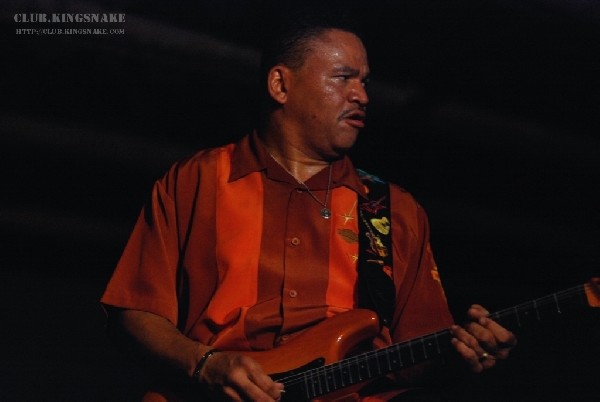 Sherman Robertson w/Shawn Kellerman live at the Junction. Peterborough, Ont