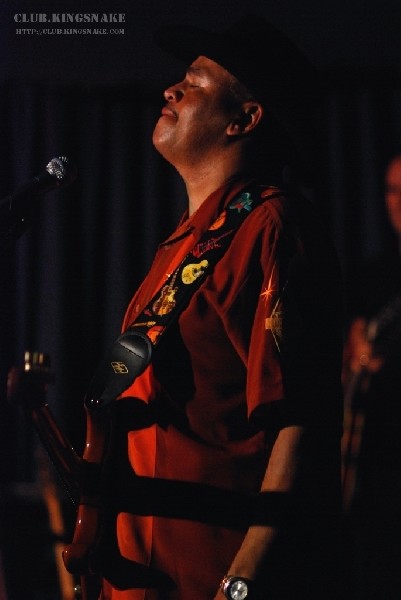 Sherman Robertson w/Shawn Kellerman live at the Junction. Peterborough, Ont