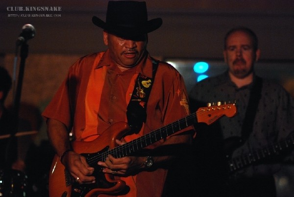 Sherman Robertson w/Shawn Kellerman live at the Junction. Peterborough, Ont