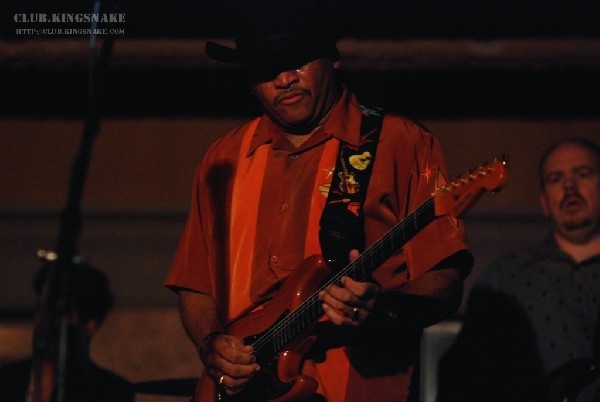 Sherman Robertson w/Shawn Kellerman live at the Junction. Peterborough, Ont