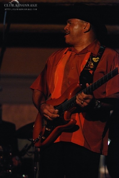 Sherman Robertson w/Shawn Kellerman live at the Junction. Peterborough, Ont