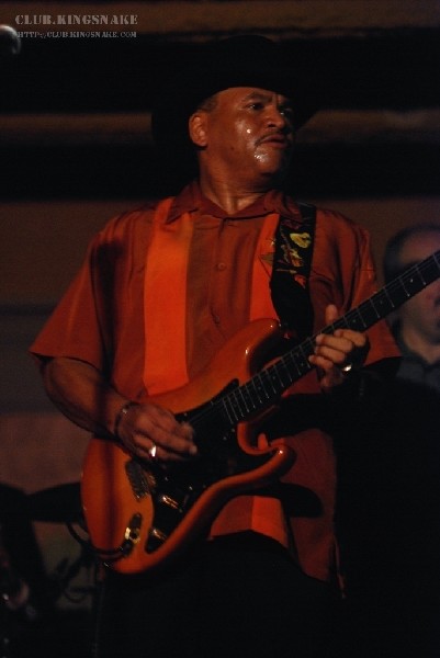 Sherman Robertson w/Shawn Kellerman live at the Junction. Peterborough, Ont