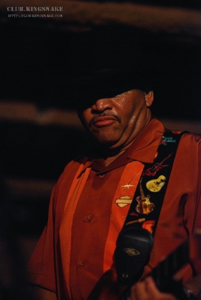 Sherman Robertson w/Shawn Kellerman live at the Junction. Peterborough, Ont