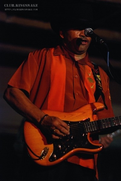 Sherman Robertson w/Shawn Kellerman live at the Junction. Peterborough, Ont