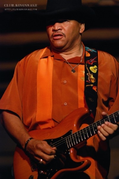 Sherman Robertson w/Shawn Kellerman live at the Junction. Peterborough, Ont