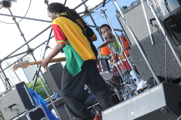 AZ-One at the Austin Reggae Festival, 04/17/10, Auditorium Shores