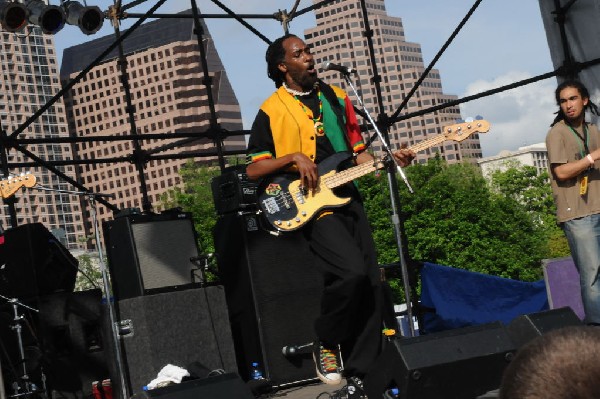 AZ-One at the Austin Reggae Festival, 04/17/10, Auditorium Shores
