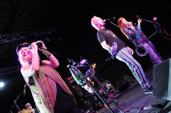 The B-52s at La Zona Rosa, Austin, Texas 05/15/10
