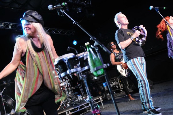 The B-52s at La Zona Rosa, Austin, Texas 05/15/10