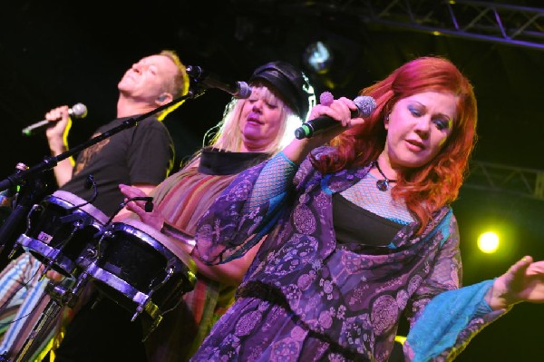 The B-52s at La Zona Rosa, Austin, Texas 05/15/10