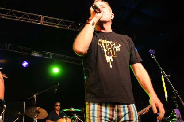 The B-52s at La Zona Rosa, Austin, Texas 05/15/10