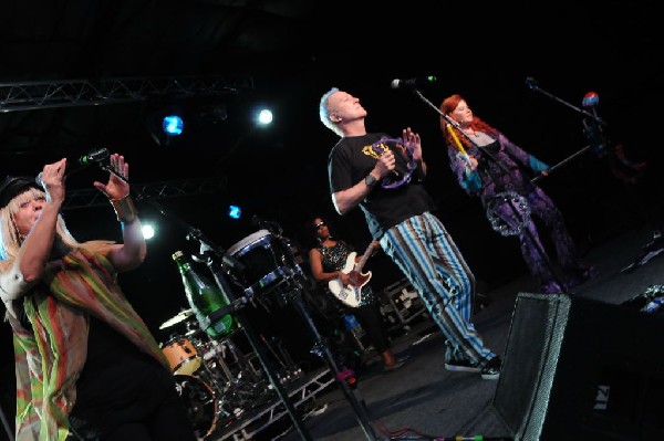 The B-52s at La Zona Rosa, Austin, Texas 05/15/10