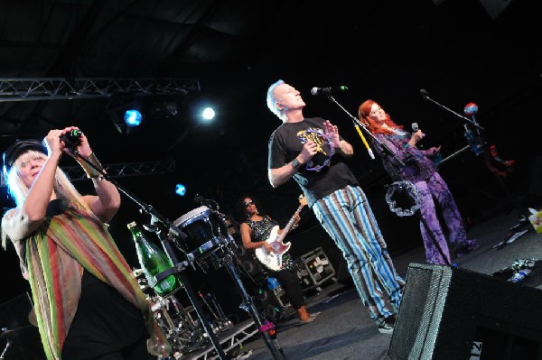 The B-52s at La Zona Rosa, Austin, Texas 05/15/10