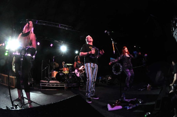 The B-52s at La Zona Rosa, Austin, Texas 05/15/10