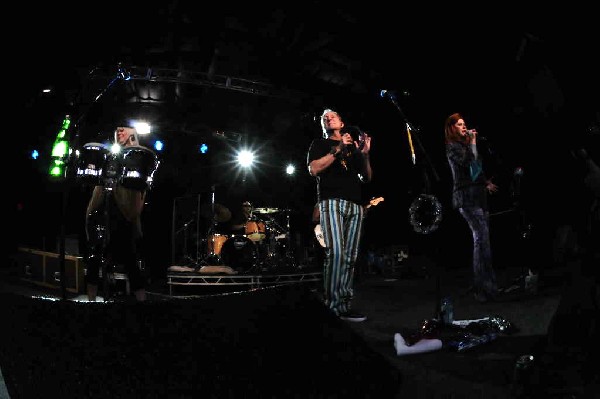 The B-52s at La Zona Rosa, Austin, Texas 05/15/10