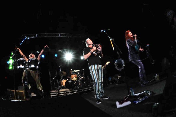 The B-52s at La Zona Rosa, Austin, Texas 05/15/10