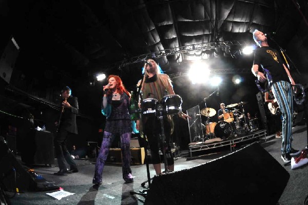 The B-52s at La Zona Rosa, Austin, Texas 05/15/10