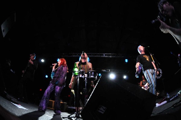 The B-52s at La Zona Rosa, Austin, Texas 05/15/10