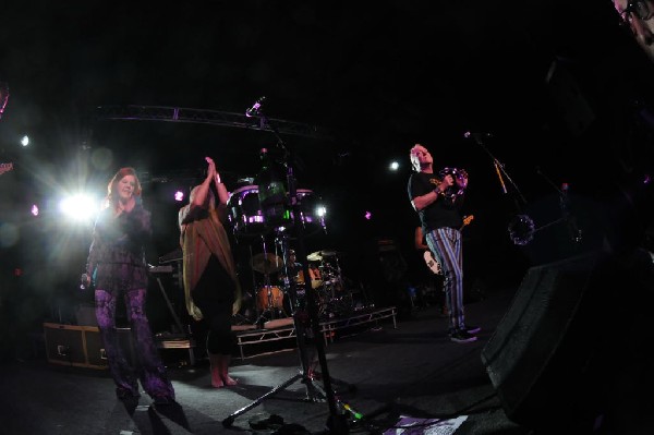 The B-52s at La Zona Rosa, Austin, Texas 05/15/10