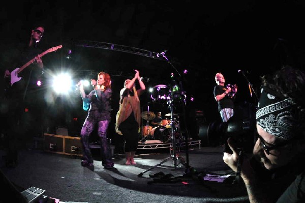 The B-52s at La Zona Rosa, Austin, Texas 05/15/10