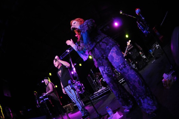 The B-52s at La Zona Rosa, Austin, Texas 05/15/10