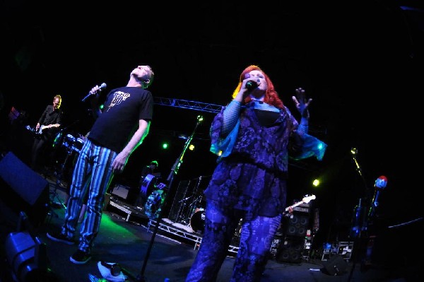 The B-52s at La Zona Rosa, Austin, Texas 05/15/10