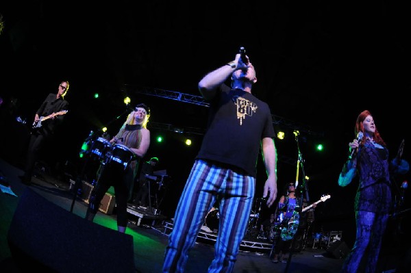 The B-52s at La Zona Rosa, Austin, Texas 05/15/10