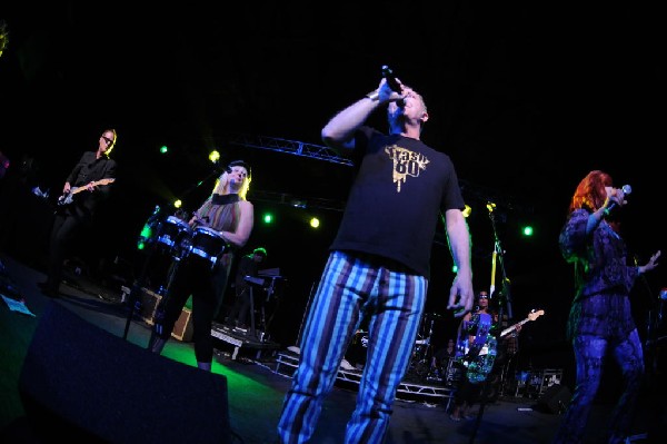 The B-52s at La Zona Rosa, Austin, Texas 05/15/10