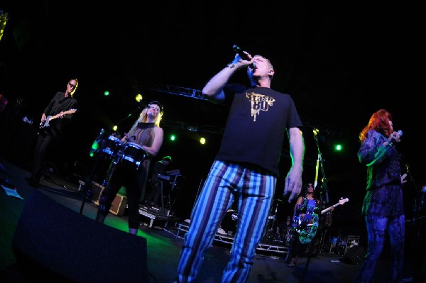 The B-52s at La Zona Rosa, Austin, Texas 05/15/10