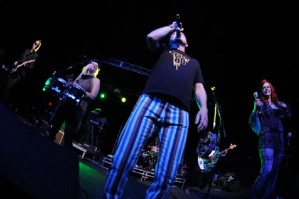 The B-52s at La Zona Rosa, Austin, Texas 05/15/10