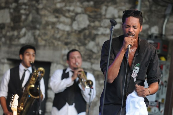 Black Joe Lewis and the Honeybears at Stubb's BarBQ