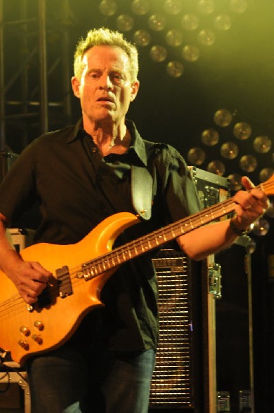 Them Crooked Vultures at Stubb's BarBQ, Austin, Texas - 10/01/09