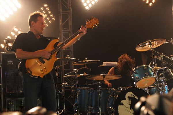 Them Crooked Vultures at Stubb's BarBQ, Austin, Texas - 10/01/09