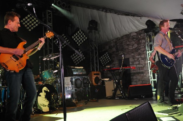 Them Crooked Vultures at Stubb's BarBQ, Austin, Texas - 10/01/09