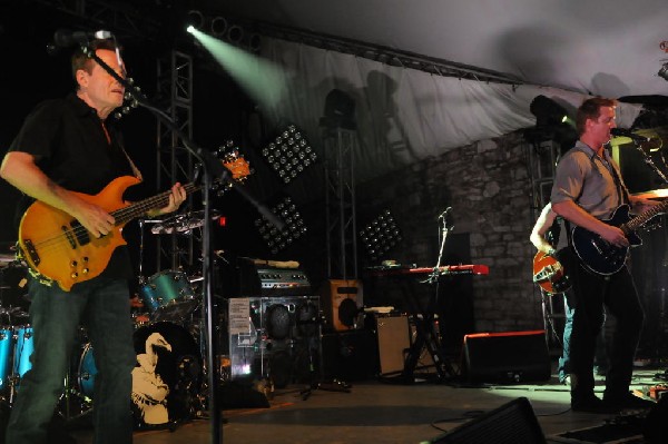 Them Crooked Vultures at Stubb's BarBQ, Austin, Texas - 10/01/09