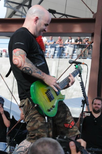 Dimebag Tribute at Ozzfest 2008