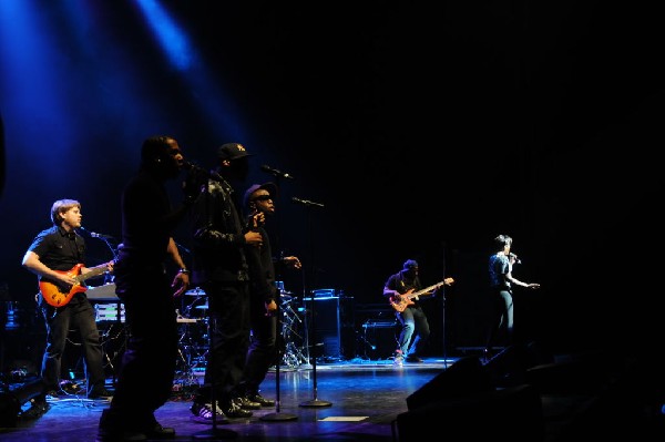 Estelle at the Bass Concert Hall