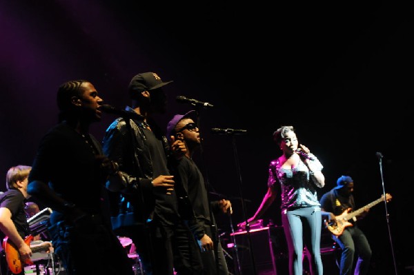 Estelle at the Bass Concert Hall