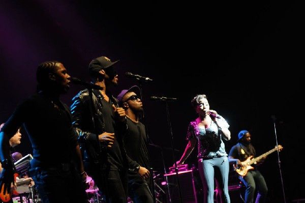 Estelle at the Bass Concert Hall