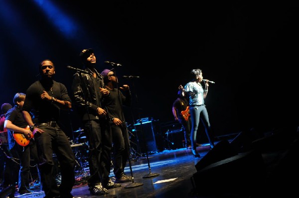 Estelle at the Bass Concert Hall
